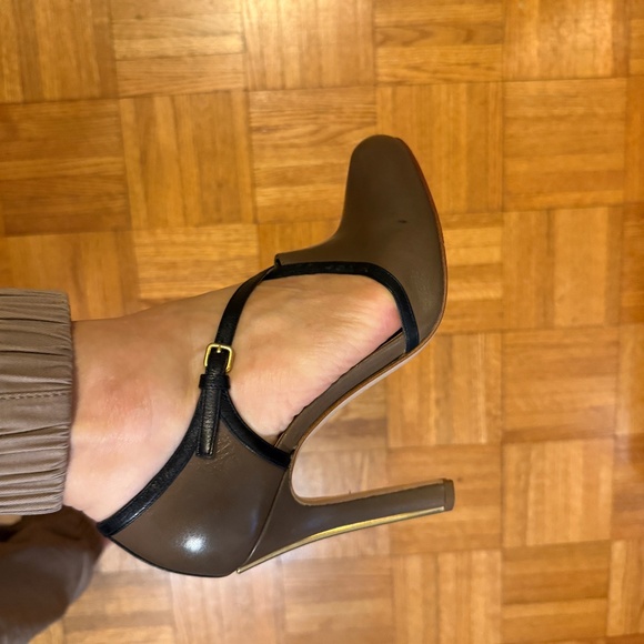 Miu Miu (37) Warm Taupe+Black Crossover Pumps - Picture 10 of 10